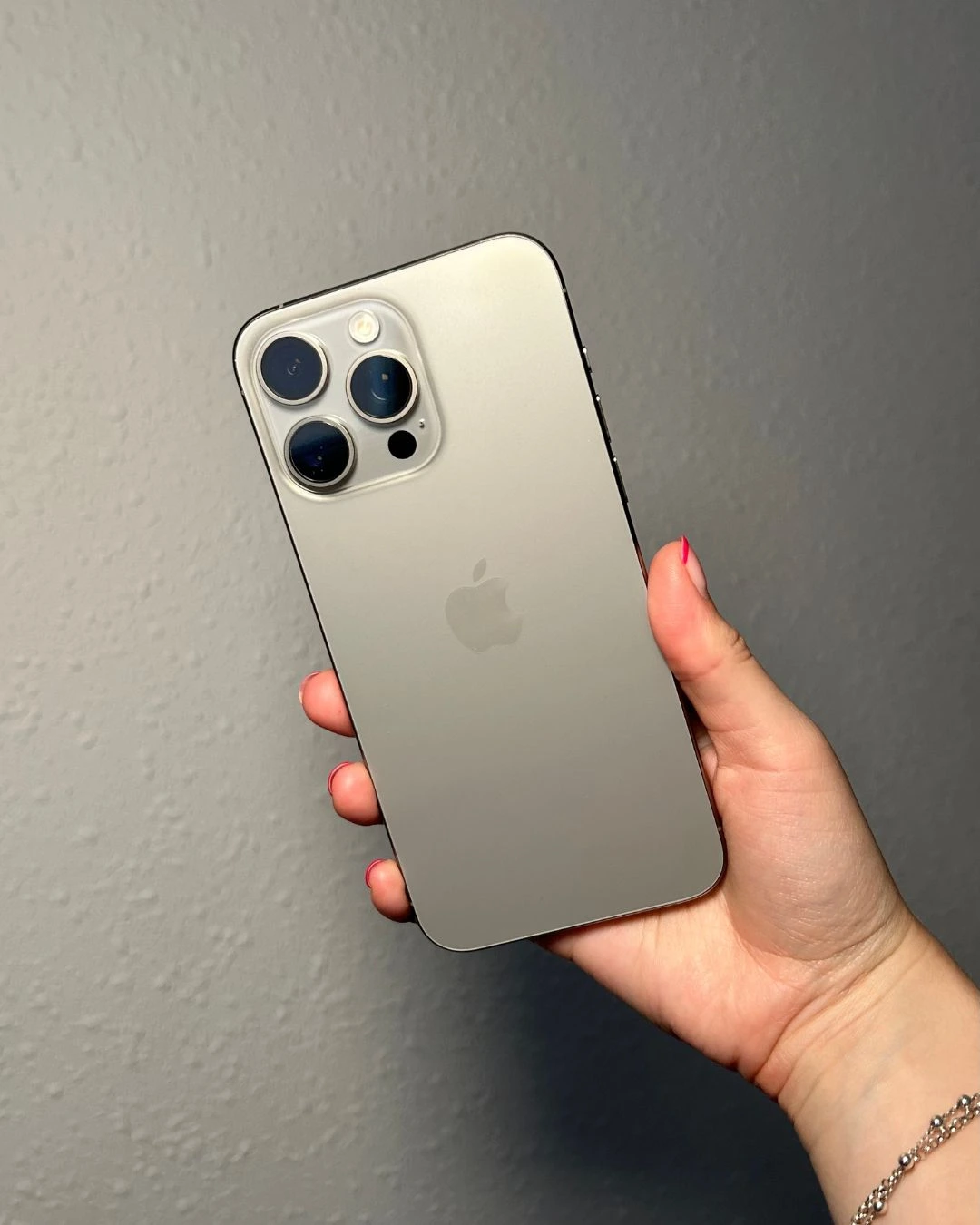 material-rrss-iphone15